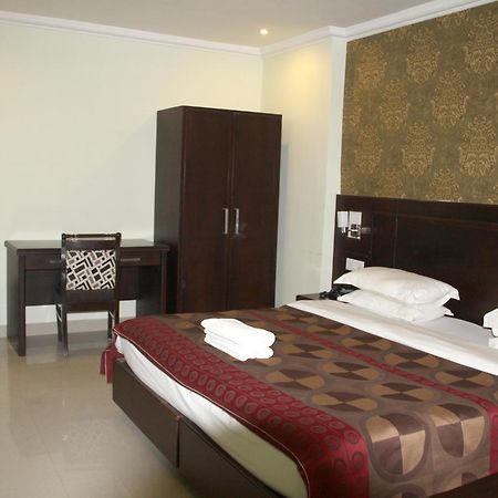 Celebration Hotel And Resort Rewa Eksteriør billede