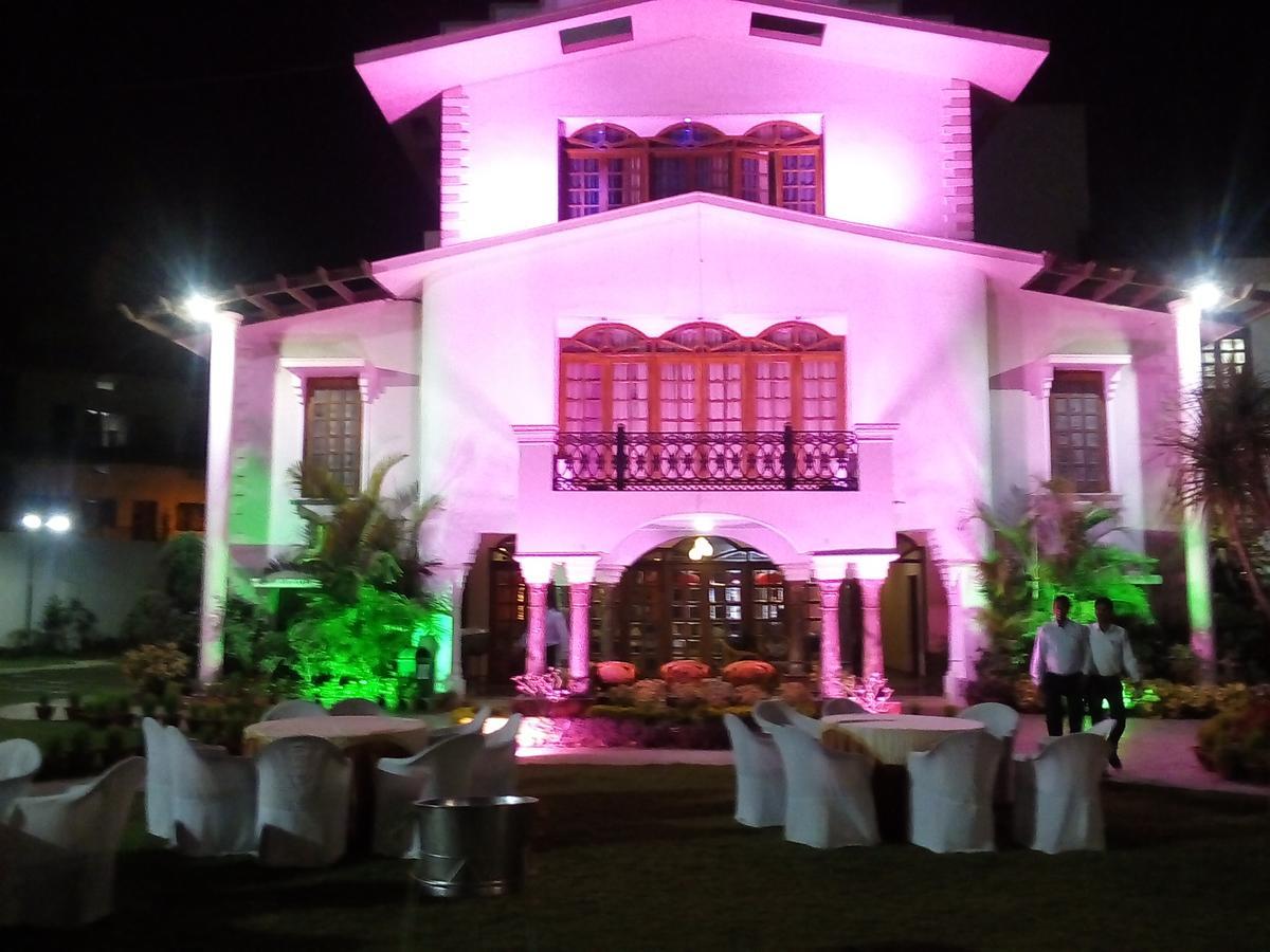 Celebration Hotel And Resort Rewa Eksteriør billede